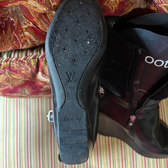 Loui Vuitton boots authentic - Picture 3 of 12